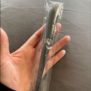 Kat Von D  2 Makeup Brushes